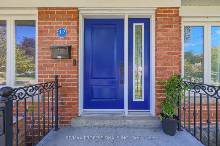 Photo 1 at 19 Sealcove Drive, Etobicoke West Mall, Toronto