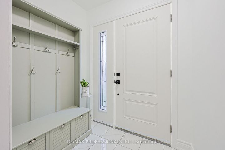 Photo 3 at 19 Sealcove Drive, Etobicoke West Mall, Toronto