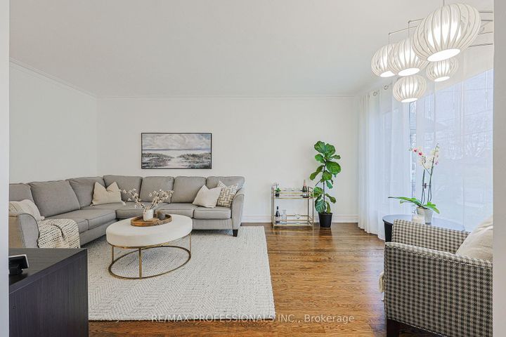 Photo 5 at 19 Sealcove Drive, Etobicoke West Mall, Toronto