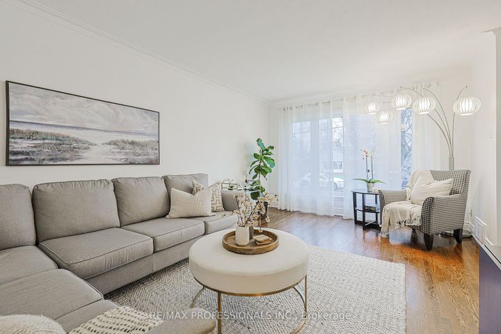 Photo 8 at 19 Sealcove Drive, Etobicoke West Mall, Toronto