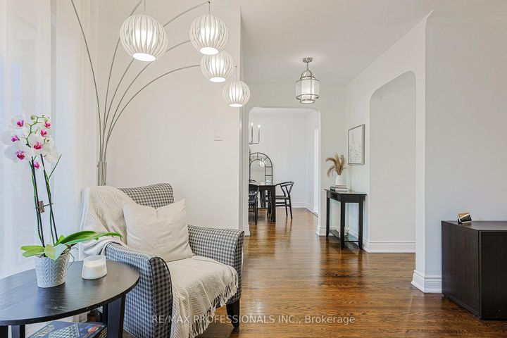 Photo 9 at 19 Sealcove Drive, Etobicoke West Mall, Toronto