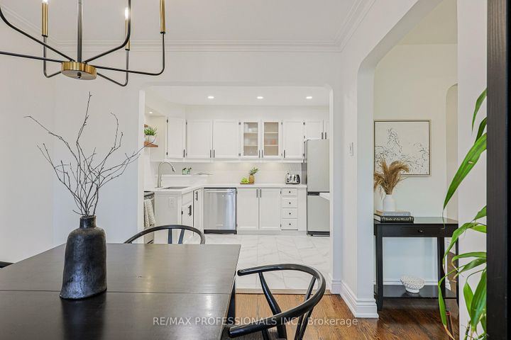 Photo 13 at 19 Sealcove Drive, Etobicoke West Mall, Toronto