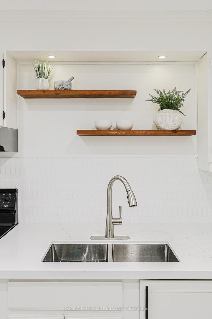 Photo 16 at 19 Sealcove Drive, Etobicoke West Mall, Toronto