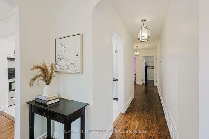 Photo 19 at 19 Sealcove Drive, Etobicoke West Mall, Toronto