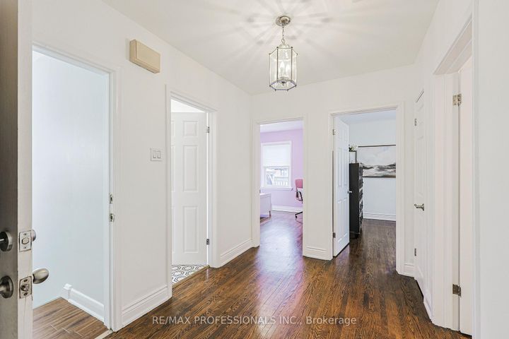 Photo 20 at 19 Sealcove Drive, Etobicoke West Mall, Toronto