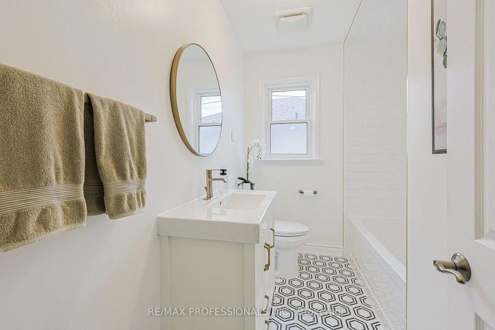 Photo 21 at 19 Sealcove Drive, Etobicoke West Mall, Toronto