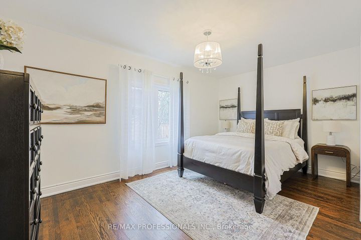 Photo 22 at 19 Sealcove Drive, Etobicoke West Mall, Toronto