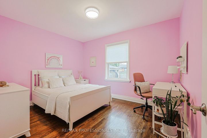 Photo 25 at 19 Sealcove Drive, Etobicoke West Mall, Toronto