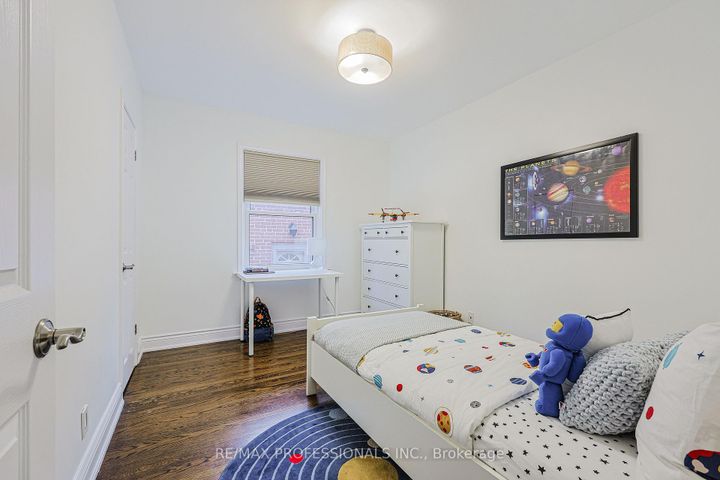 Photo 28 at 19 Sealcove Drive, Etobicoke West Mall, Toronto