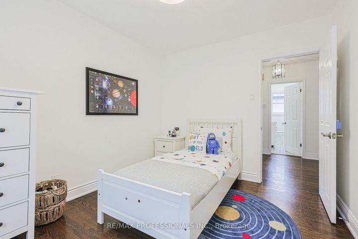 Photo 29 at 19 Sealcove Drive, Etobicoke West Mall, Toronto