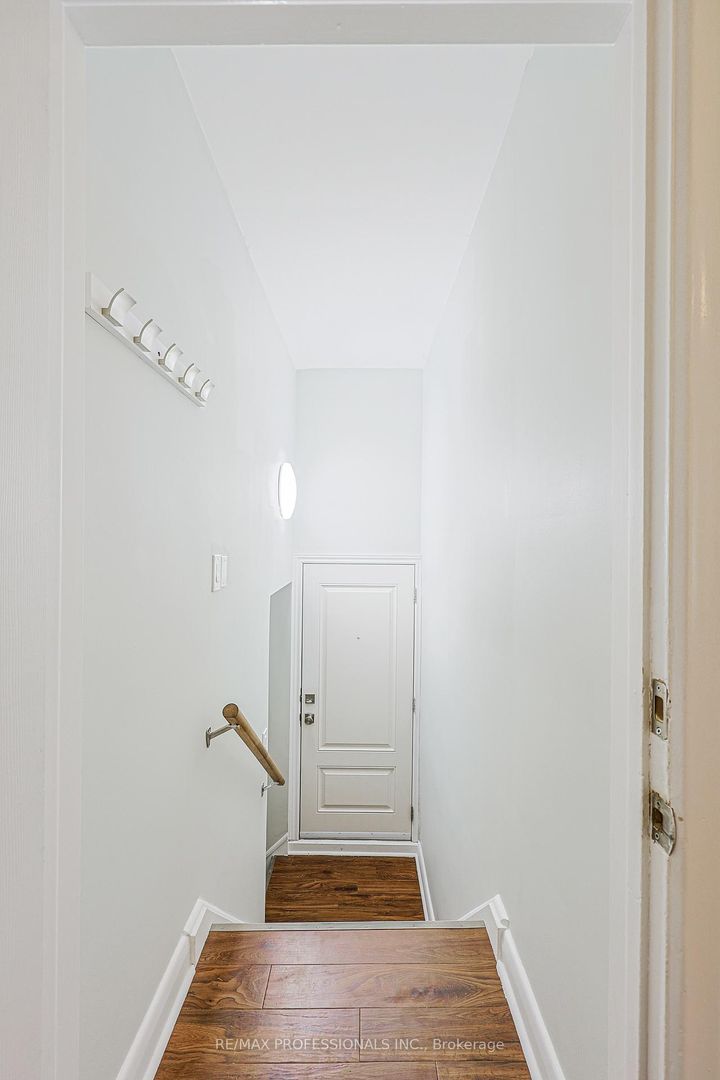 Photo 30 at 19 Sealcove Drive, Etobicoke West Mall, Toronto