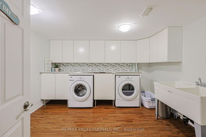 Photo 31 at 19 Sealcove Drive, Etobicoke West Mall, Toronto