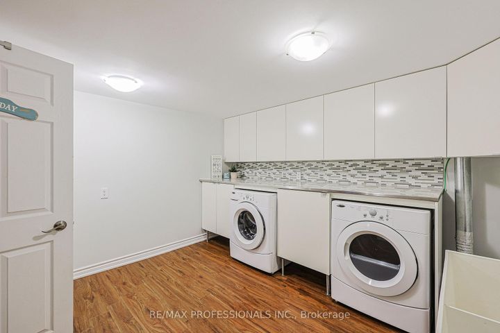 Photo 32 at 19 Sealcove Drive, Etobicoke West Mall, Toronto