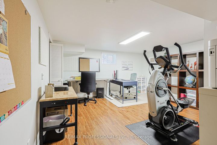 Photo 33 at 19 Sealcove Drive, Etobicoke West Mall, Toronto