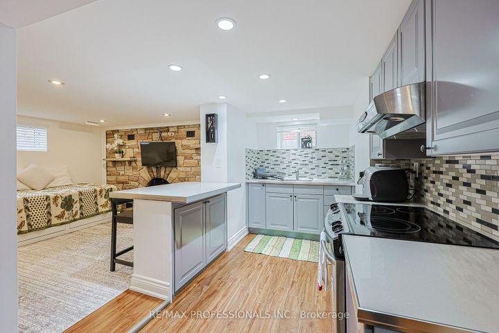 Photo 39 at 19 Sealcove Drive, Etobicoke West Mall, Toronto