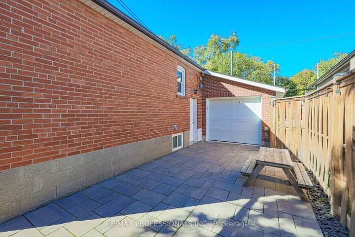 Photo 41 at 19 Sealcove Drive, Etobicoke West Mall, Toronto