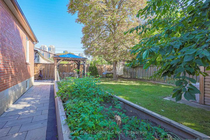 Photo 44 at 19 Sealcove Drive, Etobicoke West Mall, Toronto