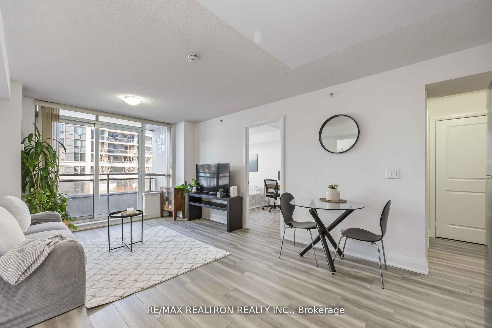 212 - 372 Highway 7 Road E, Doncrest, Richmond Hill photo number 2