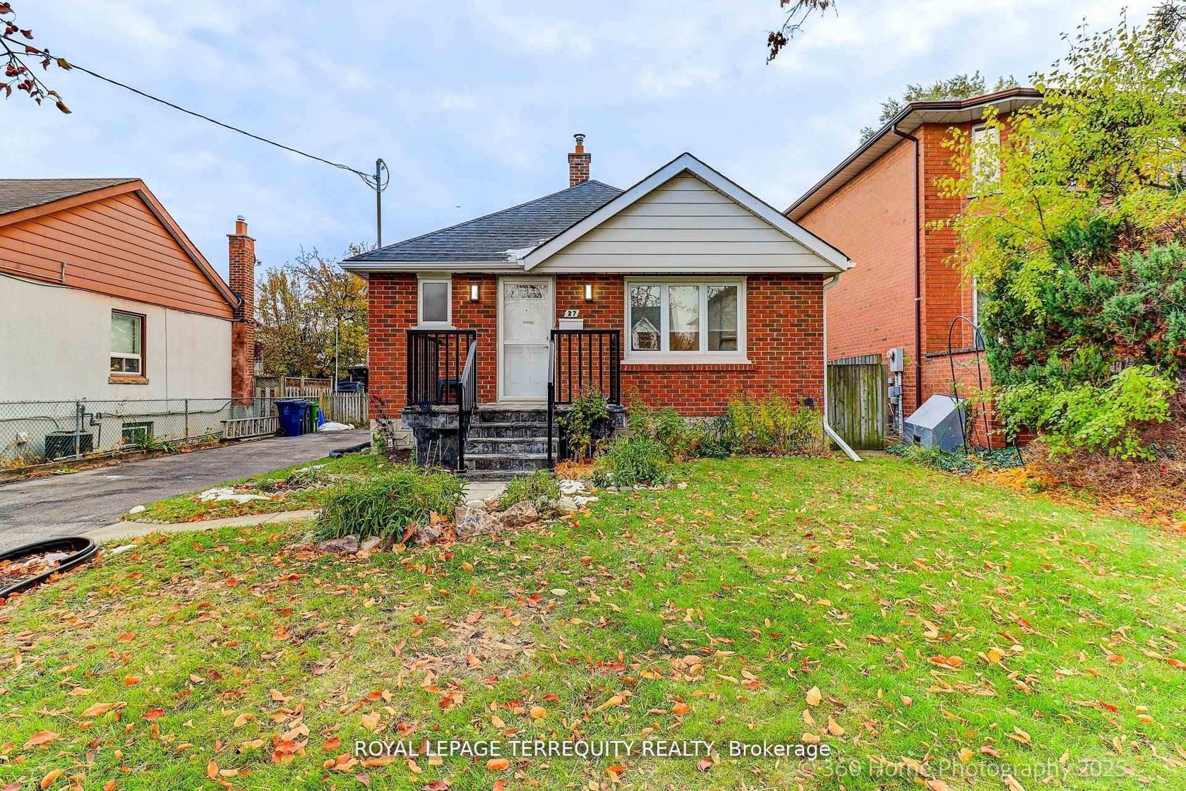 27 John Best Avenue, Amesbury, Toronto photo number 2