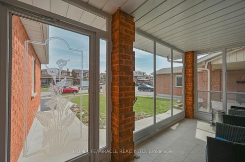 Photo 4 at 137 Minglehaze Drive, Jamestown, Toronto