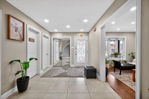 Photo 7 at 137 Minglehaze Drive, Jamestown, Toronto