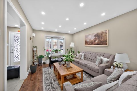 Photo 8 at 137 Minglehaze Drive, Jamestown, Toronto