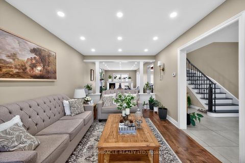 Photo 9 at 137 Minglehaze Drive, Jamestown, Toronto