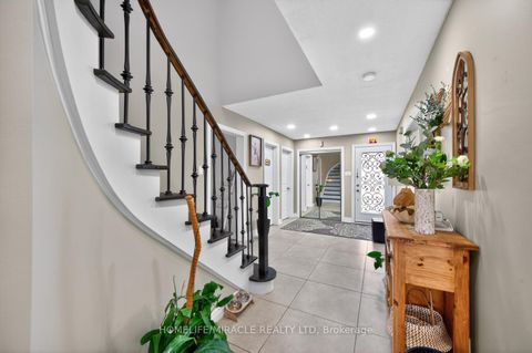 Photo 10 at 137 Minglehaze Drive, Jamestown, Toronto