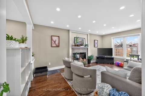 Photo 11 at 137 Minglehaze Drive, Jamestown, Toronto
