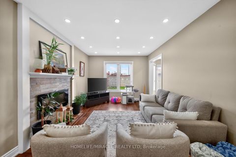 Photo 12 at 137 Minglehaze Drive, Jamestown, Toronto