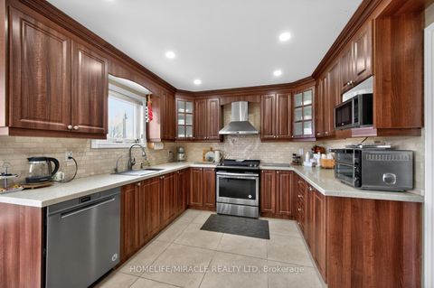 Photo 15 at 137 Minglehaze Drive, Jamestown, Toronto