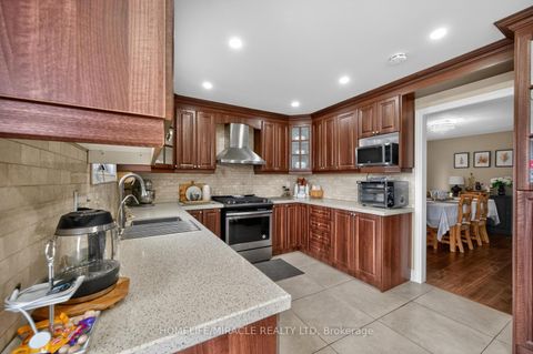 Photo 17 at 137 Minglehaze Drive, Jamestown, Toronto