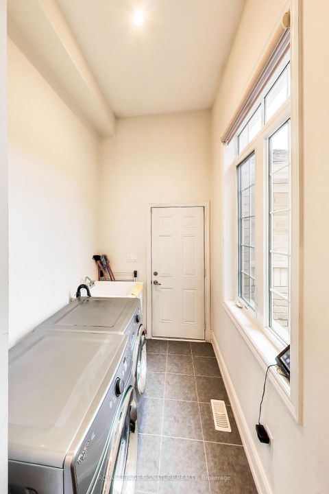 Photo 13 at 259 Barons Street, Kleinburg, Vaughan