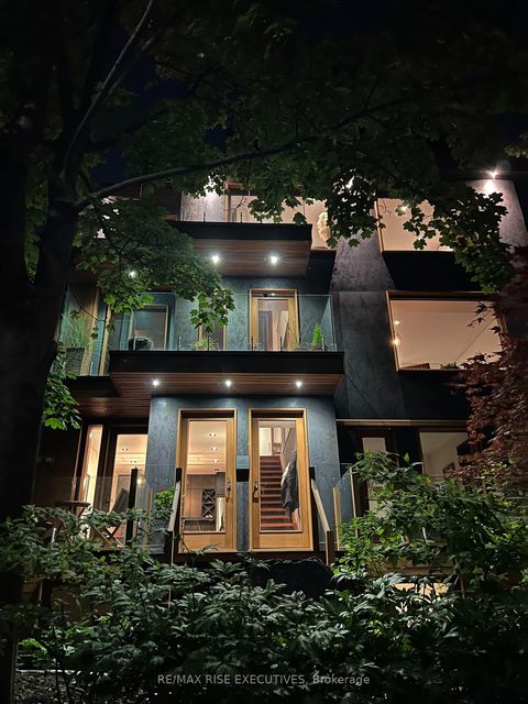 Photo 2 at 32 Regal Road, Wychwood, Toronto