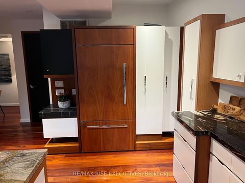Photo 10 at 32 Regal Road, Wychwood, Toronto