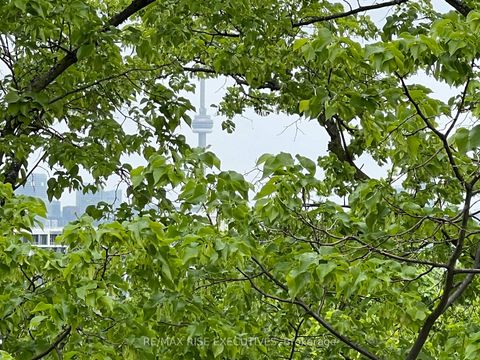 Photo 19 at 32 Regal Road, Wychwood, Toronto