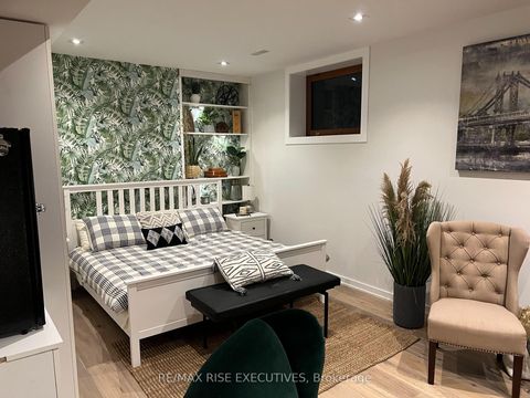 Photo 39 at 32 Regal Road, Wychwood, Toronto