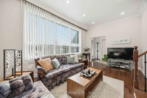 Photo 1 at 14 Dashwood Crescent, Beaumonde Heights, Toronto