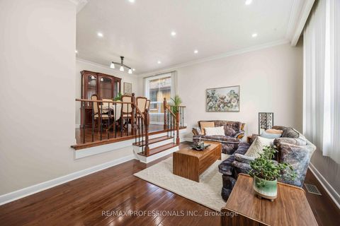 Photo 3 at 14 Dashwood Crescent, Beaumonde Heights, Toronto