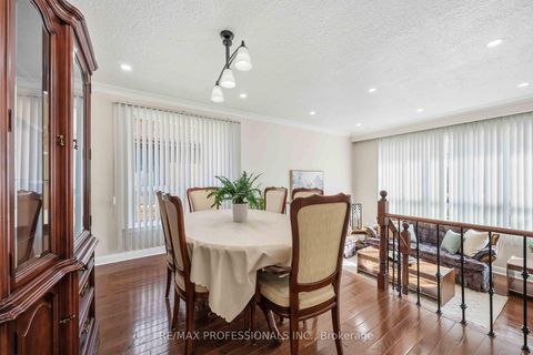 Photo 4 at 14 Dashwood Crescent, Beaumonde Heights, Toronto