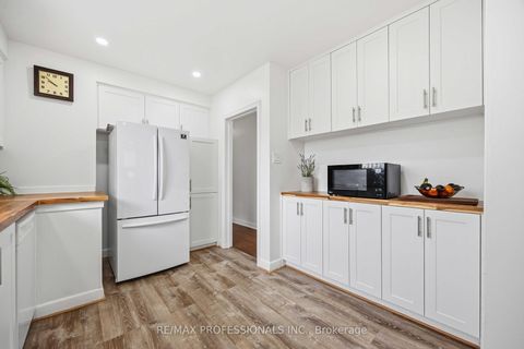 Photo 7 at 14 Dashwood Crescent, Beaumonde Heights, Toronto