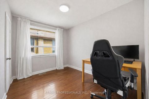 Photo 11 at 14 Dashwood Crescent, Beaumonde Heights, Toronto