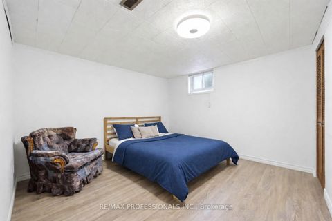 Photo 15 at 14 Dashwood Crescent, Beaumonde Heights, Toronto