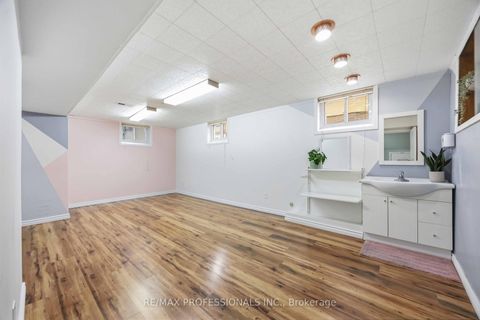 Photo 16 at 14 Dashwood Crescent, Beaumonde Heights, Toronto