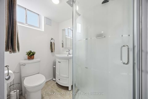 Photo 18 at 14 Dashwood Crescent, Beaumonde Heights, Toronto