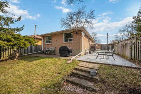 Photo 20 at 14 Dashwood Crescent, Beaumonde Heights, Toronto