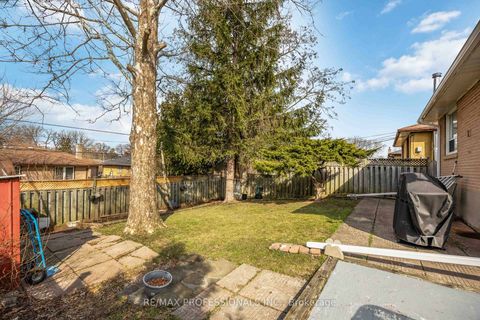 Photo 21 at 14 Dashwood Crescent, Beaumonde Heights, Toronto