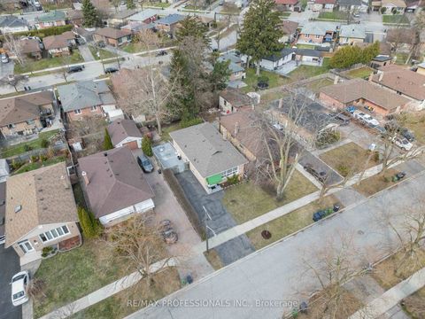 Photo 25 at 14 Dashwood Crescent, Beaumonde Heights, Toronto