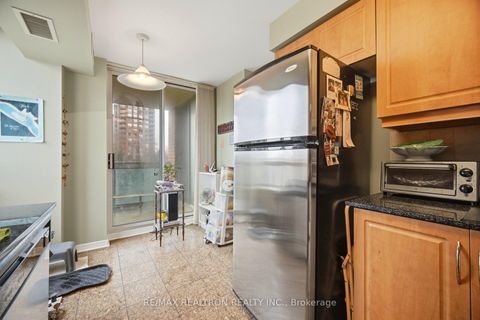 Photo 11 at 411 - 330 Red Maple Road, Langstaff, Richmond Hill