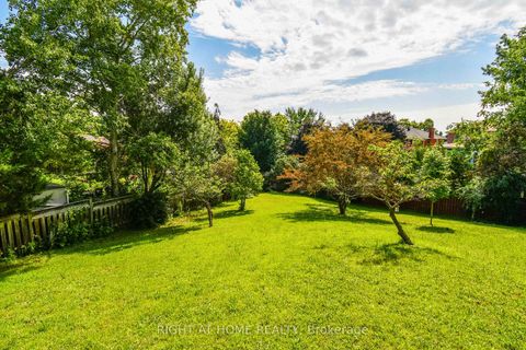 Photo 1 at 11 Thackeray Crescent, Letitia Heights, Barrie